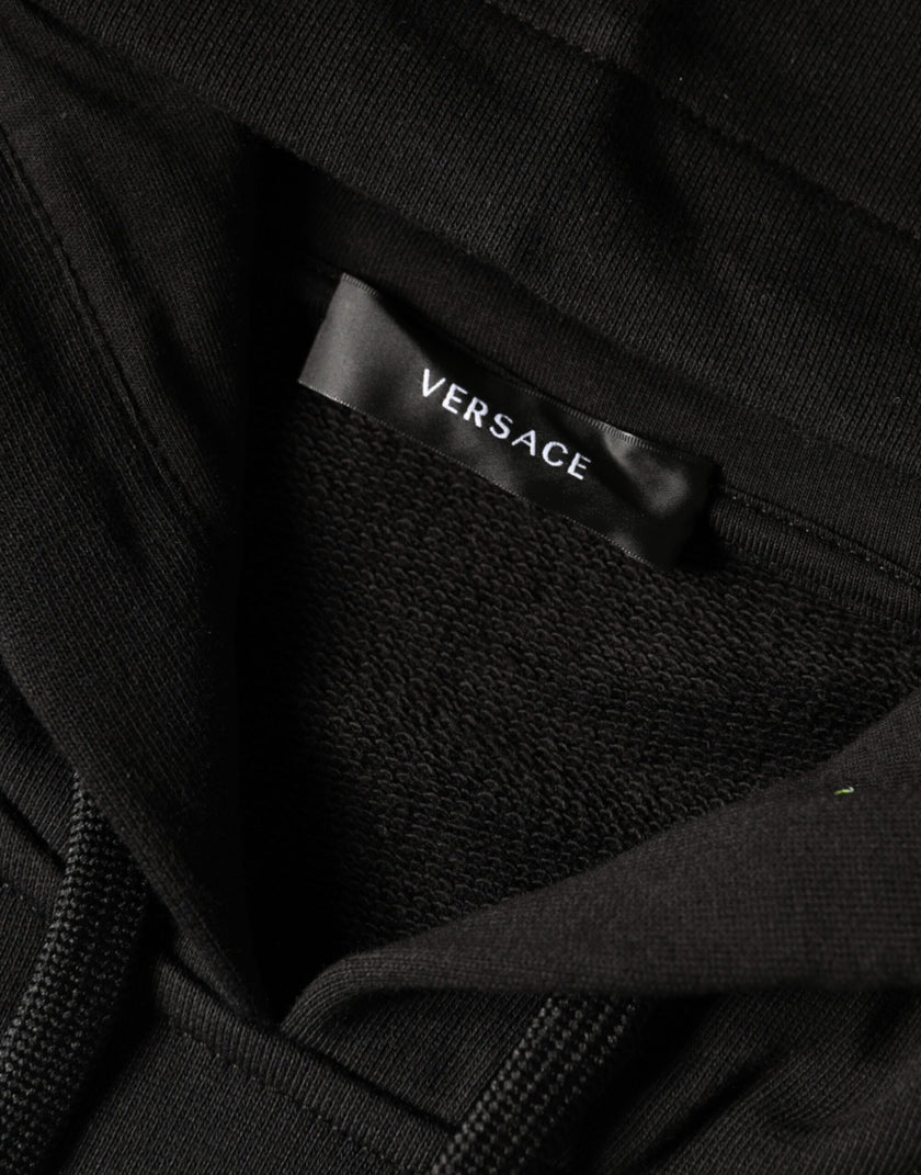 Black Medusa Print Cotton HoodiePullover Sweatshirt SweaterVERSACE Absolutely stunning, 100% Authentic, brand new with tags VERSACE printed pullover sweater crafted from cotton features a long sleeves and hoodie. Model: Pullover sweatshirt Colour: Black M