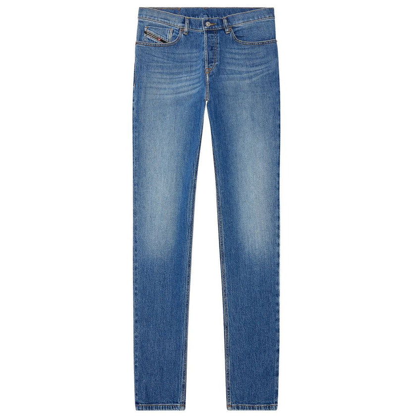 Blue Cotton Men JeansUnleash the ultimate combination of comfort and style with Diesel’s latest creation. These regular-fit jeans boast a faded blue hue, ensuring a touch of vintage charm to your outfit. Engineered with a slightly stretchy material blend