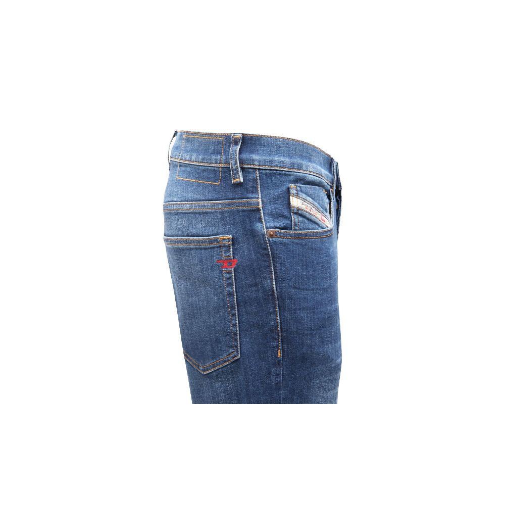 Blue Cotton Men JeansUnleash the ultimate combination of comfort and style with Diesel’s latest creation. These regular-fit jeans boast a faded blue hue, ensuring a touch of vintage charm to your outfit. Engineered with a slightly stretchy material blend