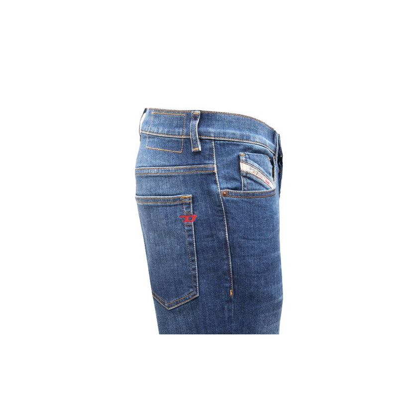 Blue Cotton Men JeansUnleash the ultimate combination of comfort and style with Diesel’s latest creation. These regular-fit jeans boast a faded blue hue, ensuring a touch of vintage charm to your outfit. Engineered with a slightly stretchy material blend