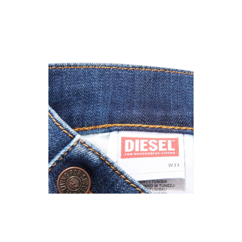 Blue Cotton Men JeansUnleash the ultimate combination of comfort and style with Diesel’s latest creation. These regular-fit jeans boast a faded blue hue, ensuring a touch of vintage charm to your outfit. Engineered with a slightly stretchy material blend