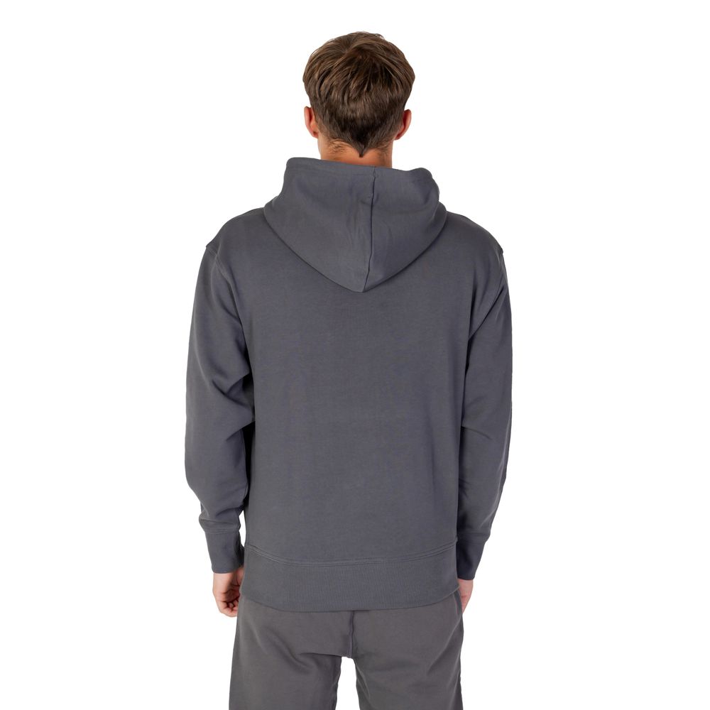 Gray Cotton HoodieDiscover the Boss WEBASICHOOD 50487134 menâs hoodie, a piece that combines contemporary style with superior comfort. Crafted from 100% pure cotton, this hoodie offers a soft feel and excellent breathability. The design features a spaci