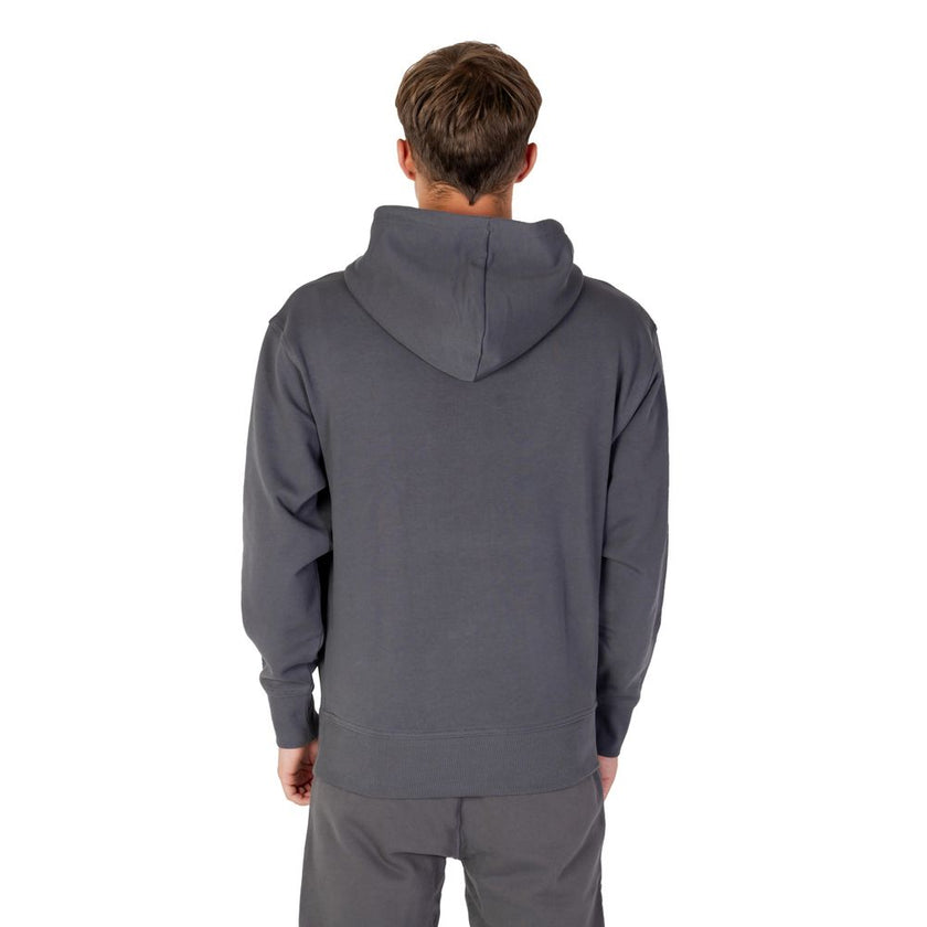 Gray Cotton HoodieDiscover the Boss WEBASICHOOD 50487134 menâs hoodie, a piece that combines contemporary style with superior comfort. Crafted from 100% pure cotton, this hoodie offers a soft feel and excellent breathability. The design features a spaci