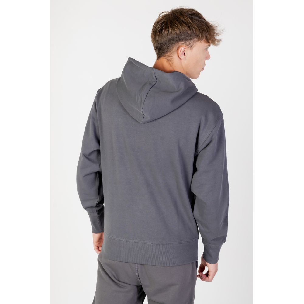 Gray Cotton HoodieDiscover the Boss WEBASICHOOD 50487134 menâs hoodie, a piece that combines contemporary style with superior comfort. Crafted from 100% pure cotton, this hoodie offers a soft feel and excellent breathability. The design features a spaci