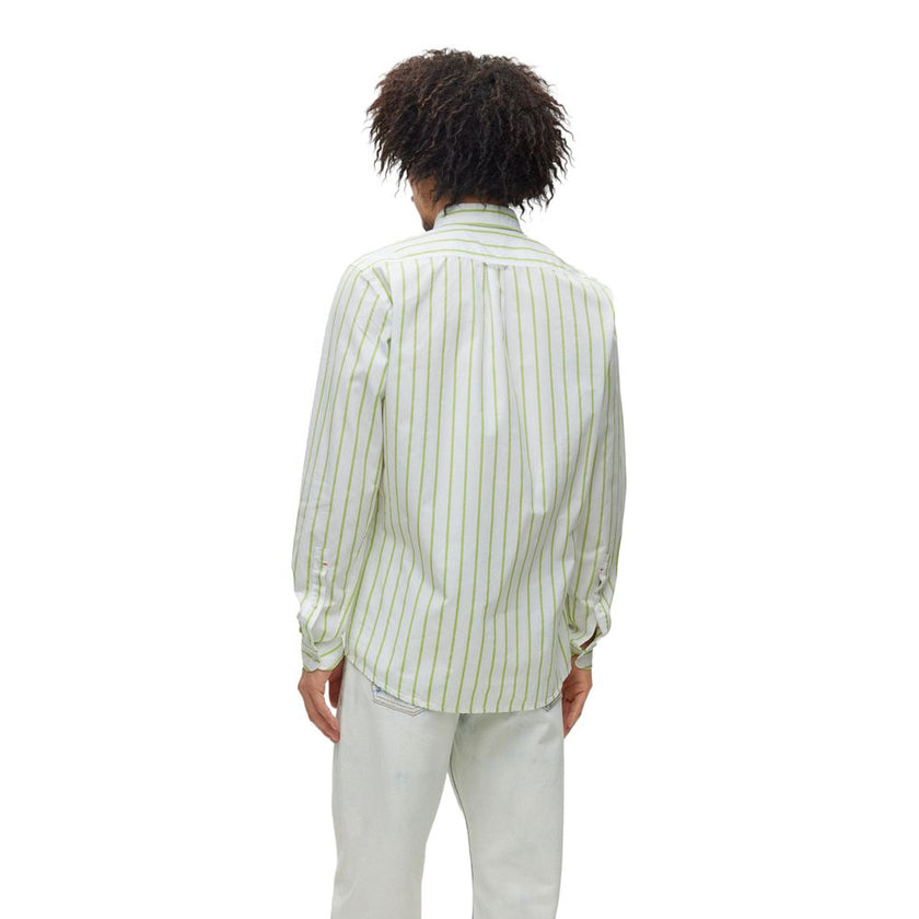 Green Cotton Dress ShirtThe Boss RICKERT 50488030 men’s long-sleeve shirt is a refined choice for any men’s wardrobe. Made from 100% pure cotton, this shirt ensures comfort and breathability all day long. The modern silhouette features a button-down colla