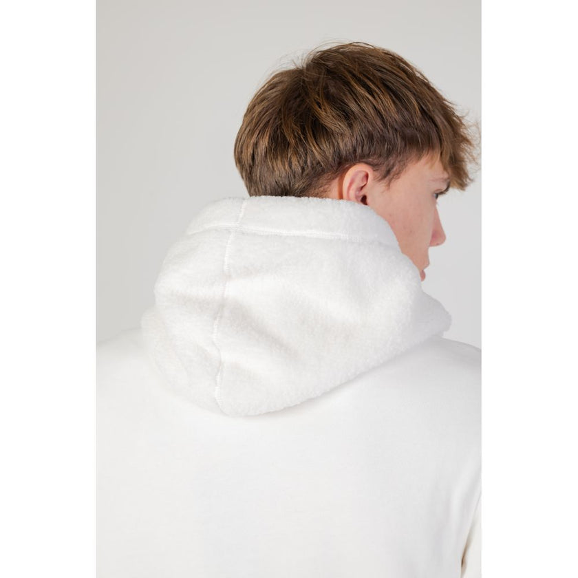 Cream Cotton HoodyThe Boss Weteddy 50501378 men’s hoodie is the perfect blend of modern style and everyday comfort. Made from 100% high-quality cotton, this hoodie offers softness and breathability, making it suitable for any season. It features a regular