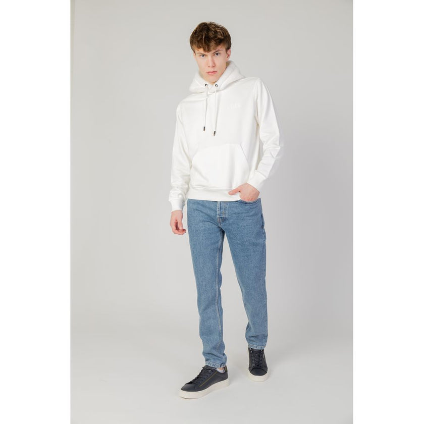 Cream Cotton HoodyThe Boss Weteddy 50501378 men’s hoodie is the perfect blend of modern style and everyday comfort. Made from 100% high-quality cotton, this hoodie offers softness and breathability, making it suitable for any season. It features a regular