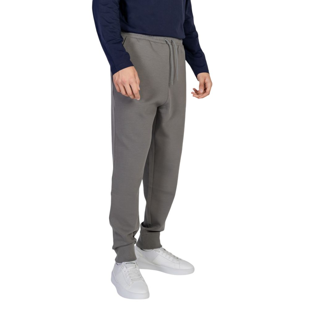 Gray Cotton Joggers (Workout Pants)The Boss Hadiko 10256713 01 50506141 men’s sweatpants combine comfort and style for everyday wear. Crafted from a soft sweatshirt fabric made of 95% cotton and 5% elastane/lycra, they offer a flexible fit that feels plea
