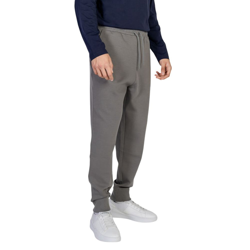 Gray Cotton Joggers (Workout Pants)The Boss Hadiko 10256713 01 50506141 men’s sweatpants combine comfort and style for everyday wear. Crafted from a soft sweatshirt fabric made of 95% cotton and 5% elastane/lycra, they offer a flexible fit that feels plea