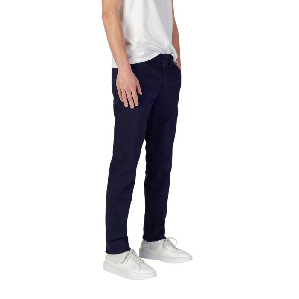 Blue Cotton Skinny PantsThe Boss Chino-Slim-1 10258480 01 50528727 men’s slim fit trousers are the perfect choice for those seeking a refined and contemporary style. Crafted from a high-quality blend of 92% cotton, 6% elastomultiester, and 2% elastane/lyc