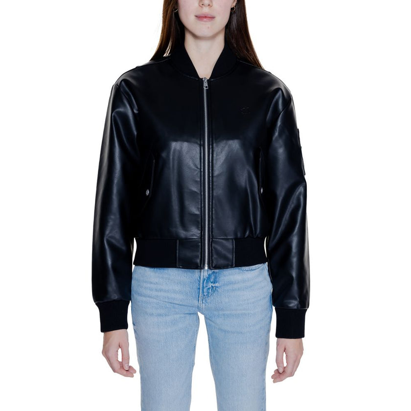 Black Polyethylene Jackets & CoatThe Calvin Klein Jeans FAUX LEATHER BOMBER J20J223546 is the perfect choice for those seeking a modern and edgy look. Crafted from a blend of 60% polyurethane and 40% polyester, this jacket offers a sophisticated appearanc