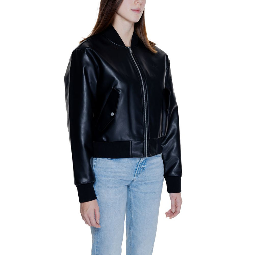 Black Polyethylene Jackets & CoatThe Calvin Klein Jeans FAUX LEATHER BOMBER J20J223546 is the perfect choice for those seeking a modern and edgy look. Crafted from a blend of 60% polyurethane and 40% polyester, this jacket offers a sophisticated appearanc
