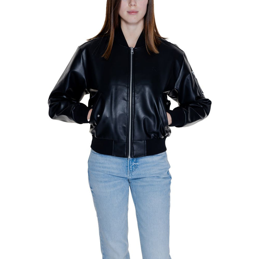 Black Polyethylene Jackets & CoatThe Calvin Klein Jeans FAUX LEATHER BOMBER J20J223546 is the perfect choice for those seeking a modern and edgy look. Crafted from a blend of 60% polyurethane and 40% polyester, this jacket offers a sophisticated appearanc