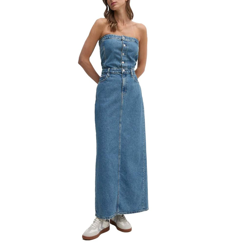 Blue Cotton Long DressDiscover the contemporary elegance of the Calvin Klein Jeans STRAPLESS MAXI DRESS J20J223742. This strapless dress features a straight and elongated fit, enhanced by a front button closure that adds a modern and sophisticated touch.