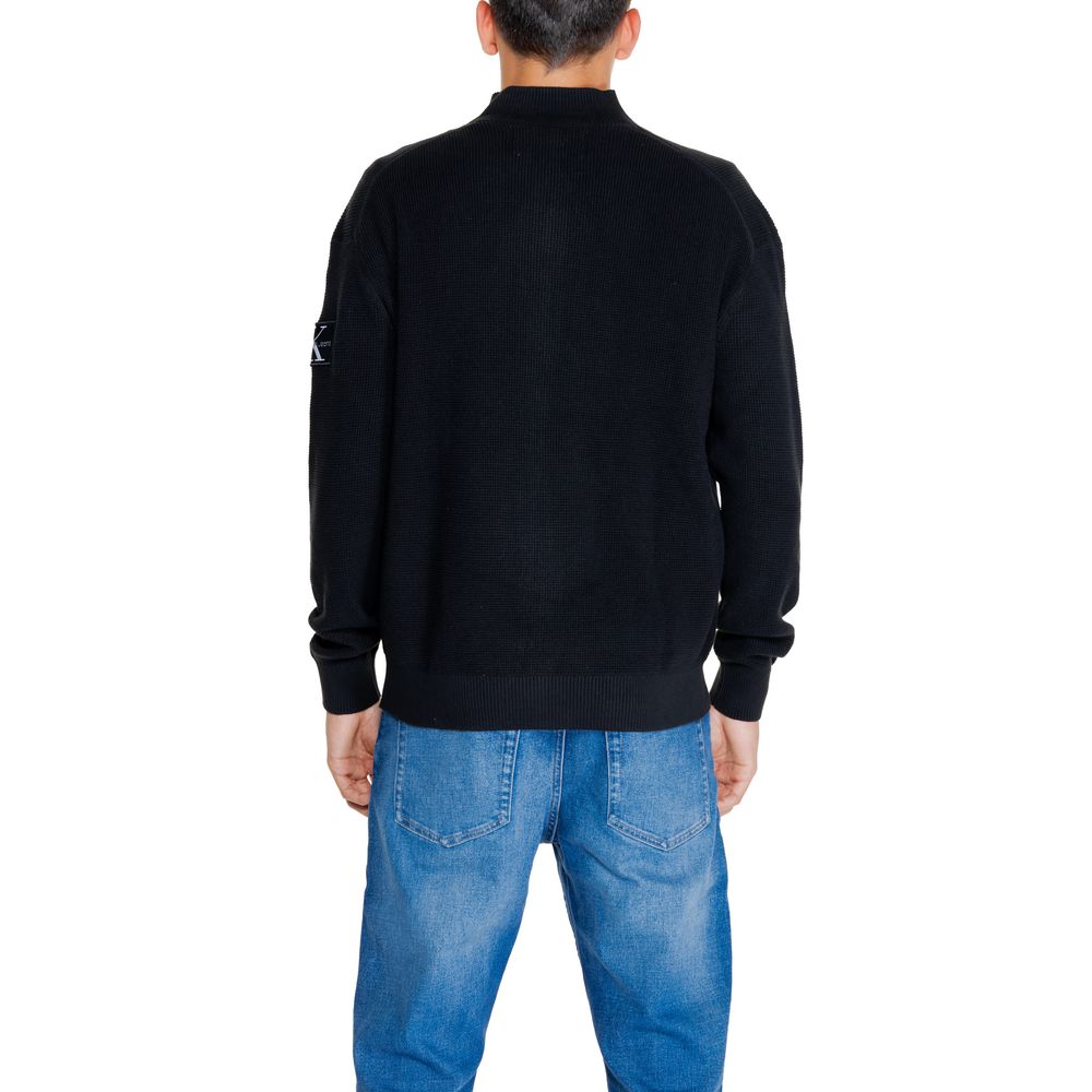 Black Recycled Cotton CardiganThe Calvin Klein Jeans CORE BADGE J30J323814 men’s cardigan is a modern and versatile knitwear piece, perfect for those seeking a casual yet refined style. Made from 100% recycled cotton, it ensures natural comfort and sustai