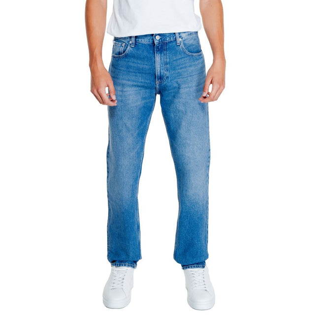 Light Blue Cotton Relaxed Fit JeansThe Calvin Klein Jeans AUTHENTIC STRAIGHT J30J325726 men’s regular/loose jeans offer a perfect blend of contemporary style and timeless comfort. Featuring a straight, slightly loose fit, these jeans enhance your silhouet