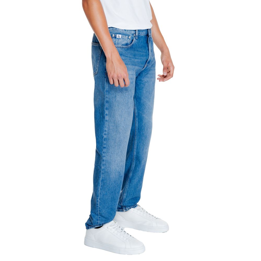 Light Blue Cotton Relaxed Fit JeansThe Calvin Klein Jeans AUTHENTIC STRAIGHT J30J325726 men’s regular/loose jeans offer a perfect blend of contemporary style and timeless comfort. Featuring a straight, slightly loose fit, these jeans enhance your silhouet