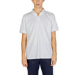 White Cotton Polo ShirtThe Calvin Klein Jeans SMOOTH COTTON OPEN K10K113072 men’s short-sleeved polo is crafted from 100% pure cotton, offering a fresh and comfortable feel all day long. Its clean, modern design features an open collar without buttons and