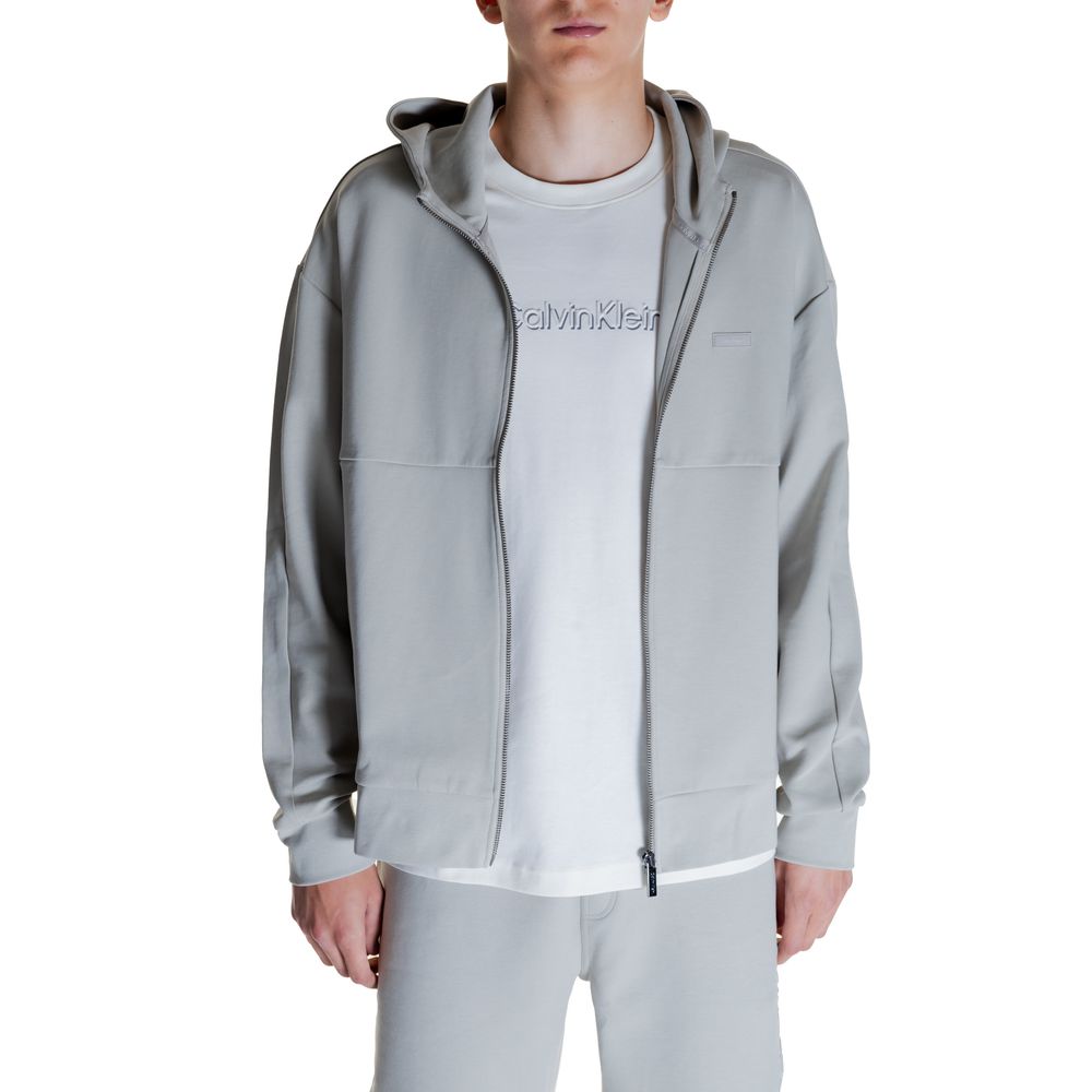 Gray Cotton HoodieDiscover the Calvin Klein SHADOW EMBOSSED LOGO K10K113088 men’s hoodie, an essential piece for your wardrobe. Made from a blend of 80% cotton, 16% recycled polyester, and 4% elastane/lycra, this hoodie offers exceptional comfort and a pe
