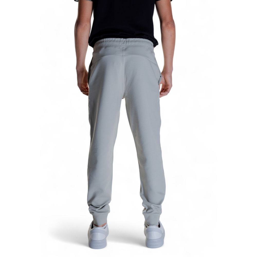 Gray Cotton Joggers (Workout Pants)Discover the Calvin Klein SHADOW EMBOSSED LOGO K10K113097 men’s sports pants, crafted from high-quality materials: 80% cotton, 16% recycled polyester, and 4% elastane/lycra. These pants provide exceptional comfort and a