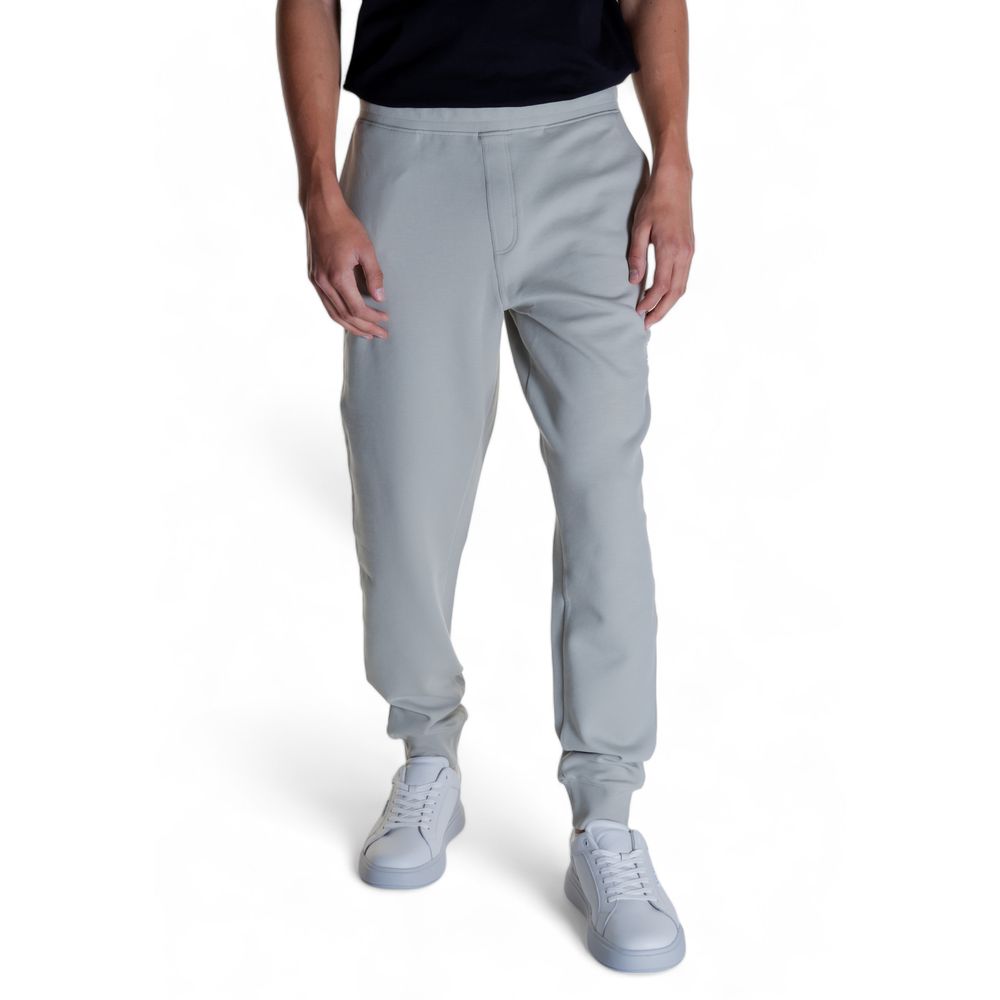 Gray Cotton Joggers (Workout Pants)Discover the Calvin Klein SHADOW EMBOSSED LOGO K10K113097 men’s sports pants, crafted from high-quality materials: 80% cotton, 16% recycled polyester, and 4% elastane/lycra. These pants provide exceptional comfort and a