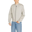 Gray Organic Cotton Jackets & CoatDiscover the SATEEN STRETCH HERO jacket by Calvin Klein, an essential piece for every man’s wardrobe. Made from a blend of 52% organic cotton, 45% Better Cotton Initiative, and 3% elastane/lycra, this jacket offers a comf