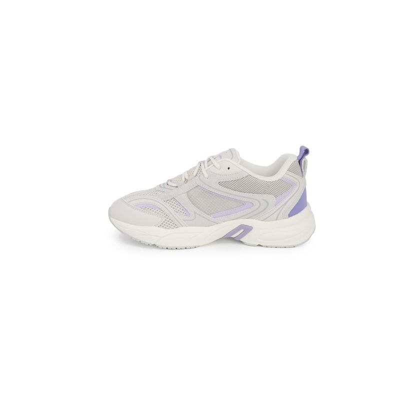 Purple Leather SneakerDiscover the Calvin Klein RETRO TENNIS SU-MESH women’s sneakers, a perfect blend of style and comfort. Made from 100% leather, these shoes feature a modern and sophisticated design, ideal for any casual occasion. Their lightweight an