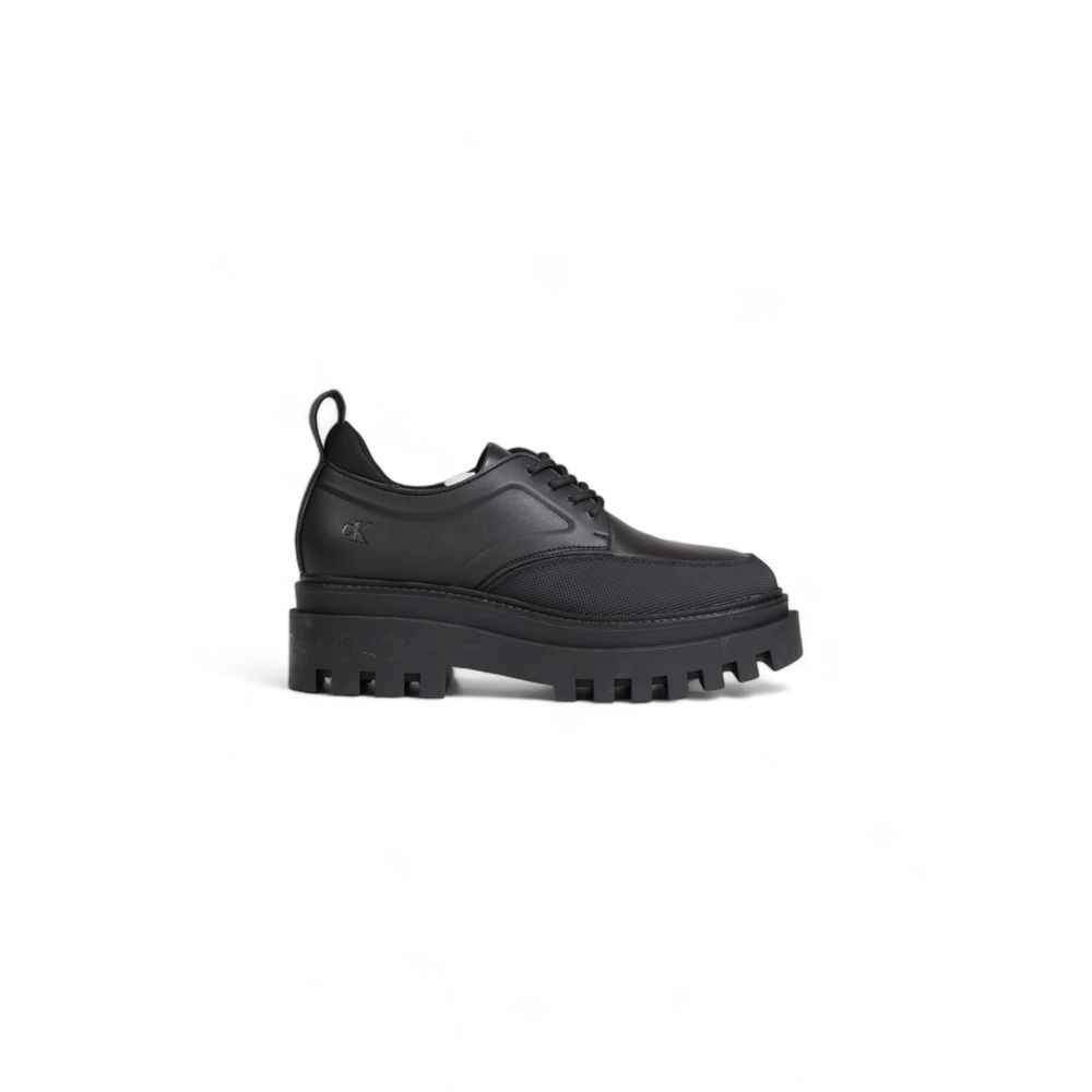 Black Polyethylene Platform PumpsThe Calvin Klein Jeans FLATFORM LACEUP DERBY YW0YW01502 women’s low shoes combine contemporary style with a focus on sustainability. Crafted from an innovative mix of materialsâ47% polyurethane, 35% recycled polyester, a