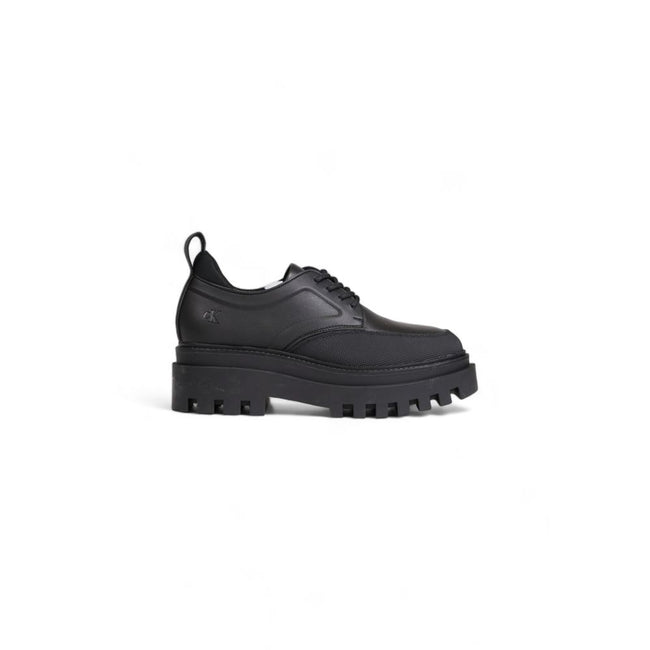 Black Polyethylene Platform PumpsThe Calvin Klein Jeans FLATFORM LACEUP DERBY YW0YW01502 women’s low shoes combine contemporary style with a focus on sustainability. Crafted from an innovative mix of materialsâ47% polyurethane, 35% recycled polyester, a