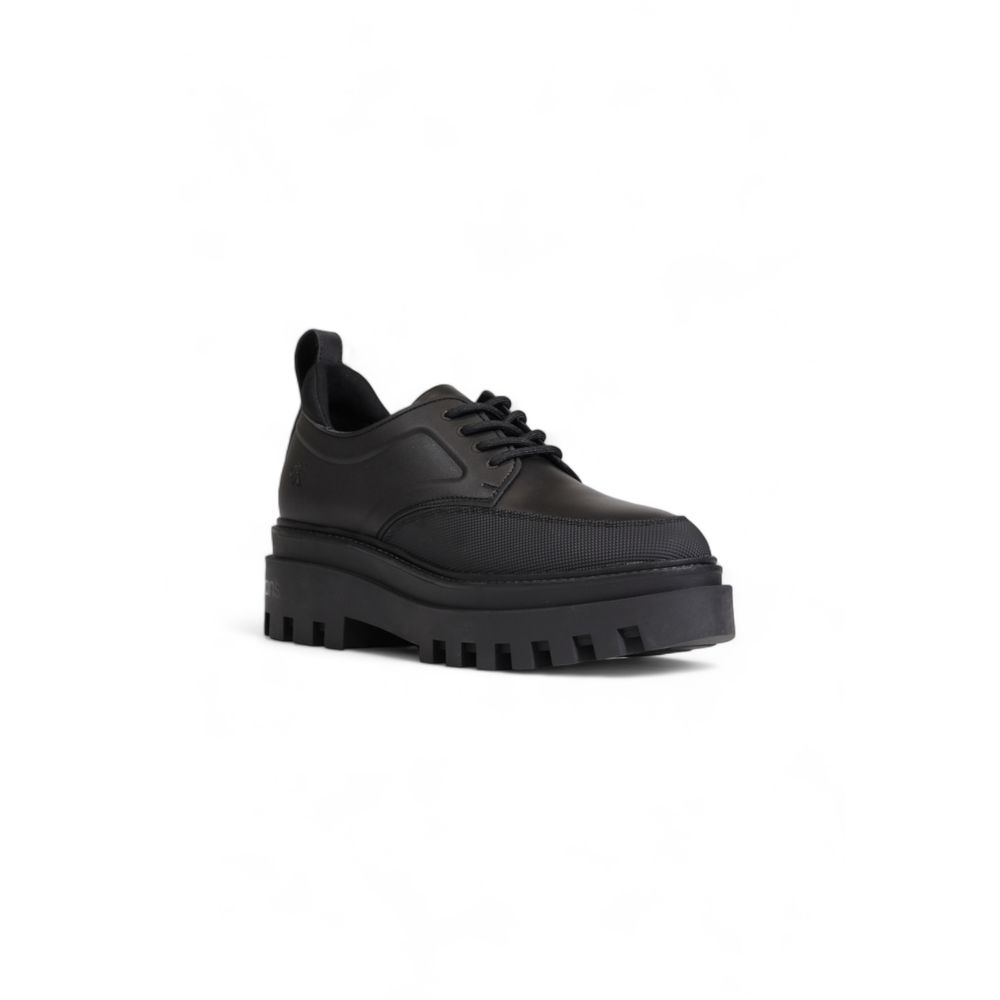Black Polyethylene Platform PumpsThe Calvin Klein Jeans FLATFORM LACEUP DERBY YW0YW01502 women’s low shoes combine contemporary style with a focus on sustainability. Crafted from an innovative mix of materialsâ47% polyurethane, 35% recycled polyester, a