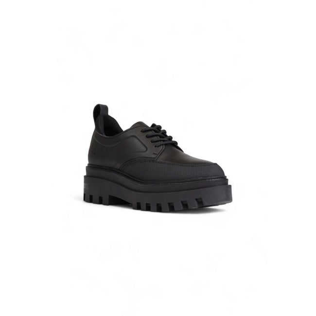 Black Polyethylene Platform PumpsThe Calvin Klein Jeans FLATFORM LACEUP DERBY YW0YW01502 women’s low shoes combine contemporary style with a focus on sustainability. Crafted from an innovative mix of materialsâ47% polyurethane, 35% recycled polyester, a