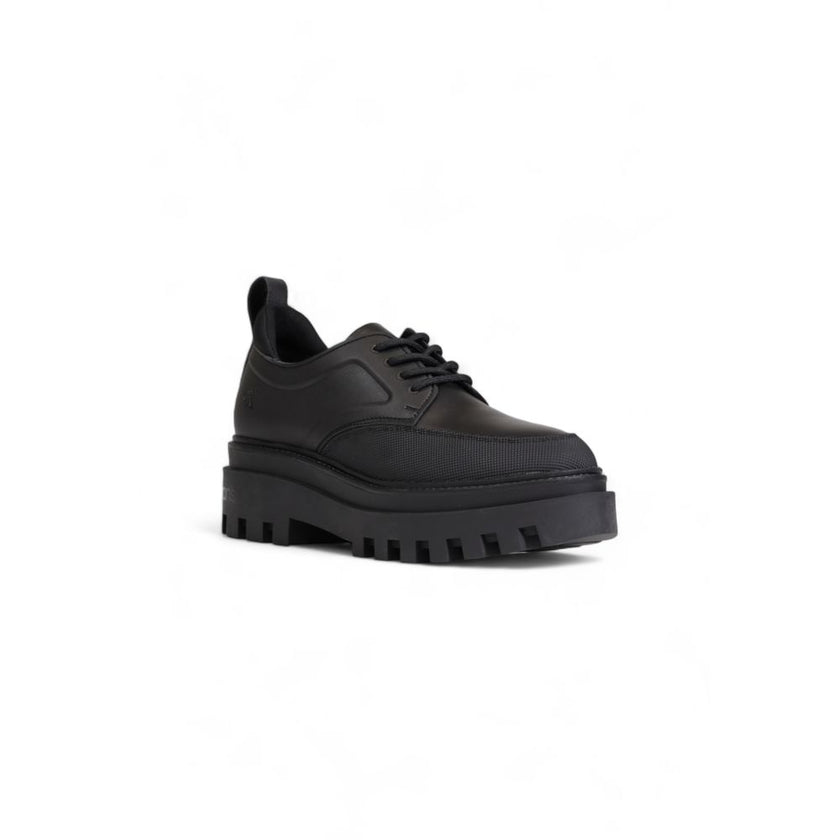 Black Polyethylene Platform PumpsThe Calvin Klein Jeans FLATFORM LACEUP DERBY YW0YW01502 women’s low shoes combine contemporary style with a focus on sustainability. Crafted from an innovative mix of materialsâ47% polyurethane, 35% recycled polyester, a