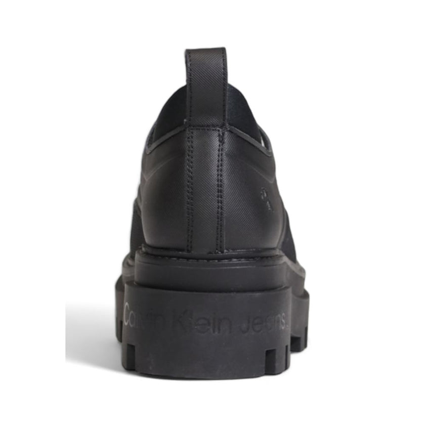 Black Polyethylene Platform PumpsThe Calvin Klein Jeans FLATFORM LACEUP DERBY YW0YW01502 women’s low shoes combine contemporary style with a focus on sustainability. Crafted from an innovative mix of materialsâ47% polyurethane, 35% recycled polyester, a