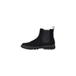 Black Suede Leather BootThe Calvin Klein Jeans EVA BOOT MID CHELSEA YM0YM01080 men’s boots are crafted from 100% premium suede leather, combining elegance and durability. The Chelsea design features practical side elastic inserts and a rear pull tab for e
