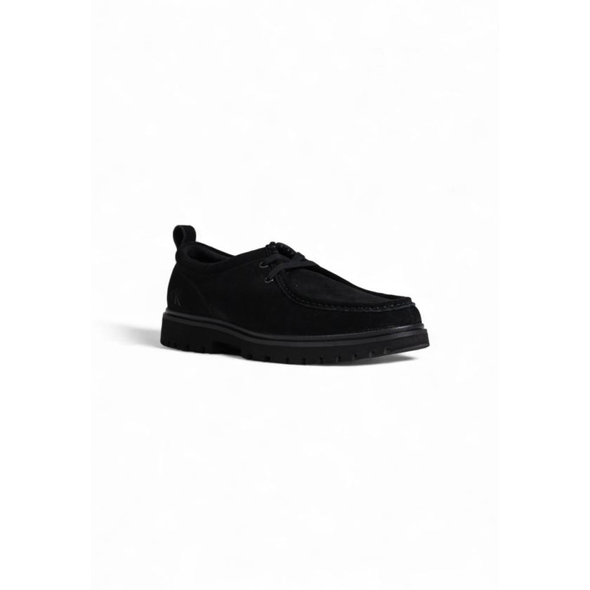 Black Suede Leather Oxfords And DerbyThe Calvin Klein Jeans HYBRID APRON LACEUP YM0YM01183 men’s lace-up shoes combine contemporary style with everyday comfort. Crafted from premium 100% suede, these shoes feature a refined upper with visible stitching an