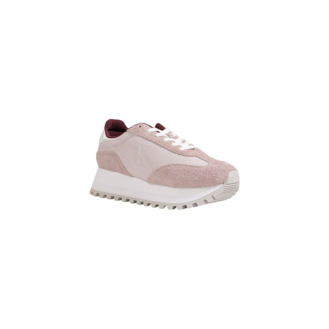 Purple Leather SneakerThe Calvin Klein RUNNER LACEUP ML YW0YW01574 women’s sneakers are the perfect blend of style and comfort. Made from 100% leather, these shoes provide a soft fit and long-lasting durability. The elegant design is enhanced by distincti