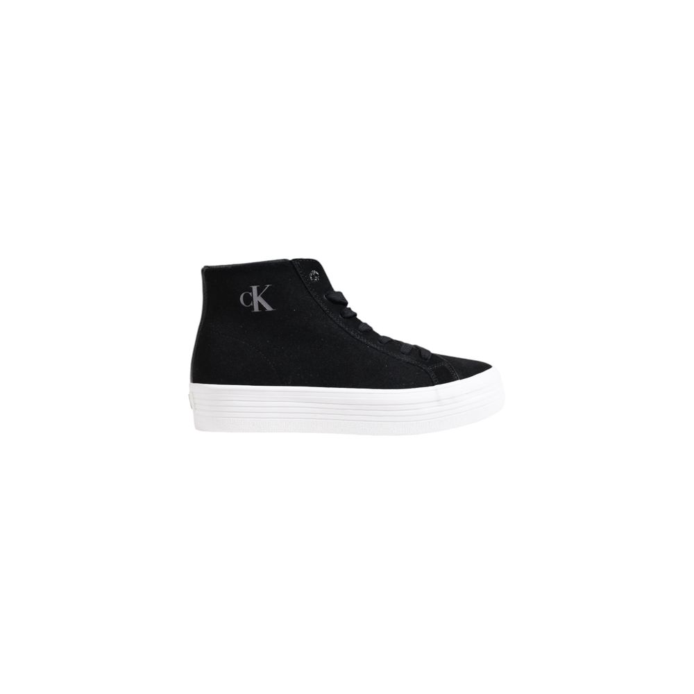 Black Suede Leather SneakerThe Calvin Klein Jeans VULC FLATFORM LACEUP YW0YW01584 women’s sneakers combine contemporary style with exceptional comfort. Crafted entirely from high-quality suede leather, these sneakers feature a mid-top silhouette and a vul