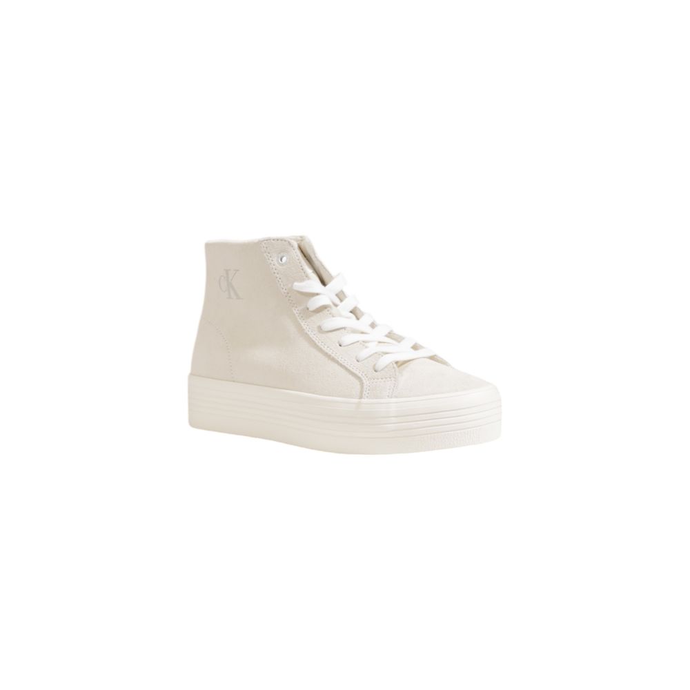 Beige Suede Leather SneakerThe Calvin Klein Jeans VULC FLATFORM LACEUP YW0YW01584 women’s sneakers combine contemporary style with exceptional comfort. Crafted entirely from high-quality suede leather, these sneakers feature a mid-top silhouette and a vul