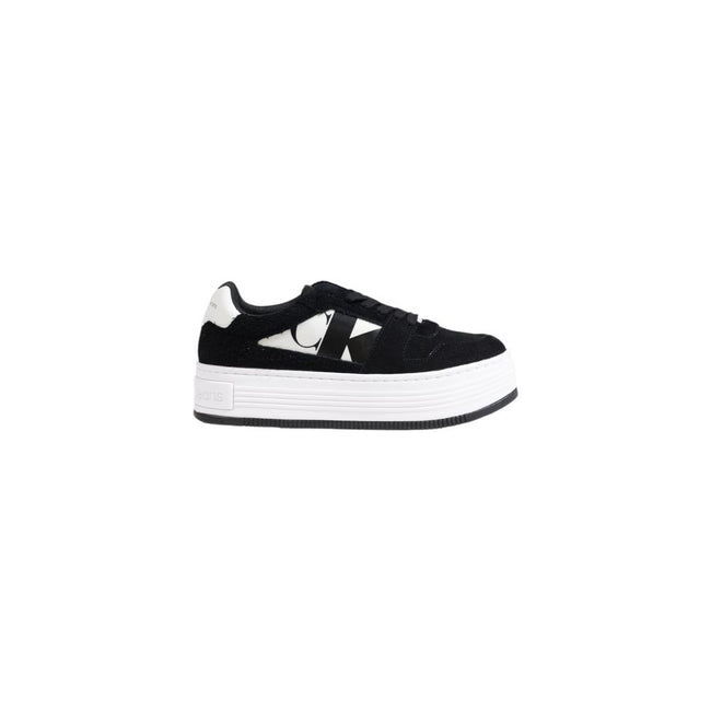Black Leather Platform SneakersThe Calvin Klein BOLD PLATF LOW MIX YW0YW01604 women’s sneakers are the perfect blend of style and comfort. Made from 100% leather, these shoes feature a modern and appealing design, ideal for those who want a touch of elega