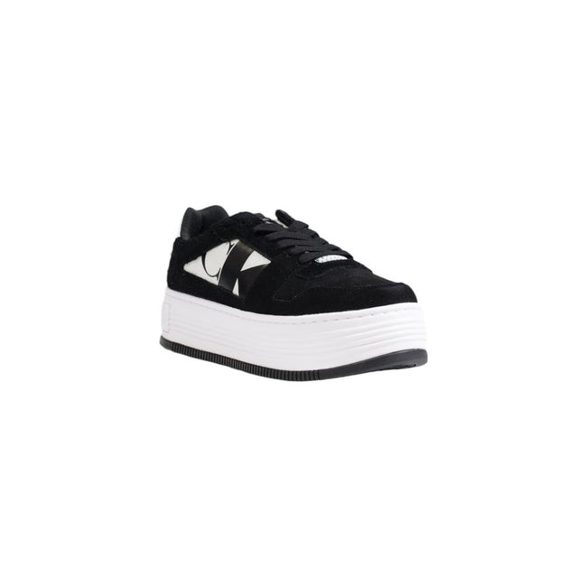 Black Leather Platform SneakersThe Calvin Klein BOLD PLATF LOW MIX YW0YW01604 women’s sneakers are the perfect blend of style and comfort. Made from 100% leather, these shoes feature a modern and appealing design, ideal for those who want a touch of elega