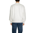 White Recycled Cotton SweatshirtThe Calvin Klein Jeans INTERLOCK CREW J30J326134 men’s crewneck sweatshirt is an essential piece with a minimalist and modern design. Made from high-quality interlock fabric, it features 80% regenerated cotton, 16% recycled
