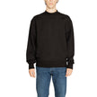 Black Recycled Cotton SweatshirtThe Calvin Klein Jeans INTERLOCK CREW J30J326134 men’s crewneck sweatshirt is an essential piece with a minimalist and modern design. Made from high-quality interlock fabric, it features 80% regenerated cotton, 16% recycled