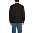 Black Recycled Cotton SweatshirtThe Calvin Klein Jeans INTERLOCK CREW J30J326134 men’s crewneck sweatshirt is an essential piece with a minimalist and modern design. Made from high-quality interlock fabric, it features 80% regenerated cotton, 16% recycled