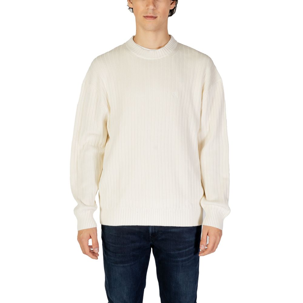 Cream Cotton SweaterThe Calvin Klein Jeans LINEAR J30J326193 men’s sweater is a must-have knitwear piece, combining contemporary style with comfort. Crafted from 100% pure cotton, it provides a soft and pleasant feel against the skin, making it ideal for