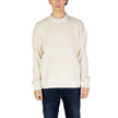 Cream Cotton SweaterThe Calvin Klein Jeans LINEAR J30J326193 men’s sweater is a must-have knitwear piece, combining contemporary style with comfort. Crafted from 100% pure cotton, it provides a soft and pleasant feel against the skin, making it ideal for