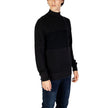 Black Cotton SweaterThe Calvin Klein Jeans MIXED STITCH HIGH J30J326204 men’s sweater is an elegant and contemporary choice for those seeking both style and comfort. Crafted from a premium blend of 90% cotton and 10% polyester, this sweater offers a soft,