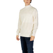 Cream Cotton SweaterThe Calvin Klein Jeans MIXED STITCH HIGH J30J326204 men’s sweater is an elegant and contemporary choice for those seeking both style and comfort. Crafted from a premium blend of 90% cotton and 10% polyester, this sweater offers a soft,