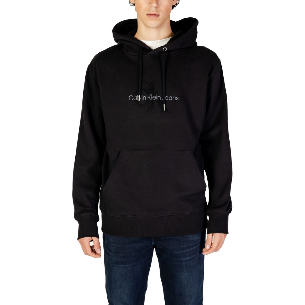 Black Cotton HoodieThe Calvin Klein Jeans CHENILLE MONOLOGO hoodie for men is an essential piece for your wardrobe. Made from 100% cotton, it offers a soft and comfortable feel, perfect for everyday wear. The minimalist design is enhanced by a chenille lo