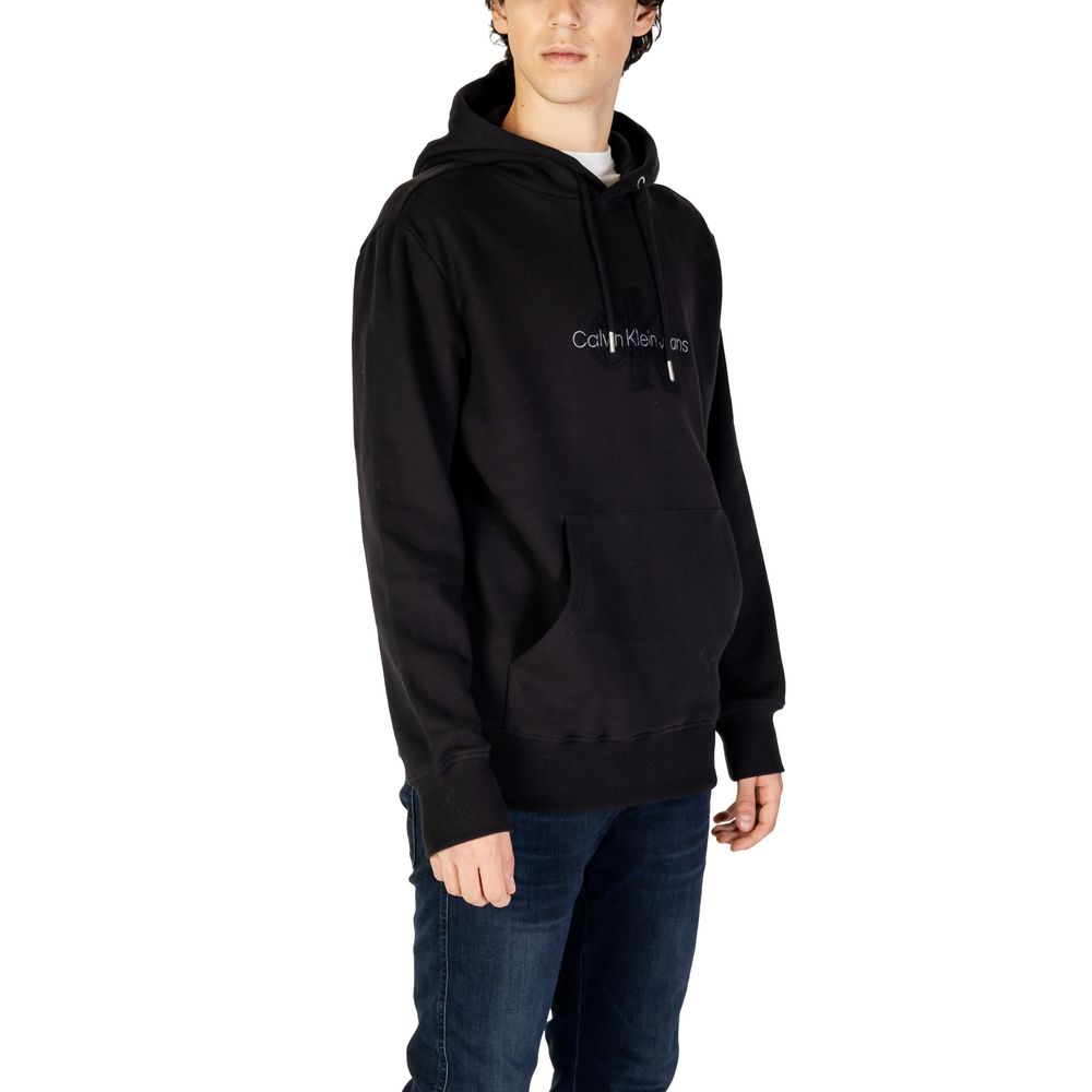 Black Cotton HoodieThe Calvin Klein Jeans CHENILLE MONOLOGO hoodie for men is an essential piece for your wardrobe. Made from 100% cotton, it offers a soft and comfortable feel, perfect for everyday wear. The minimalist design is enhanced by a chenille lo