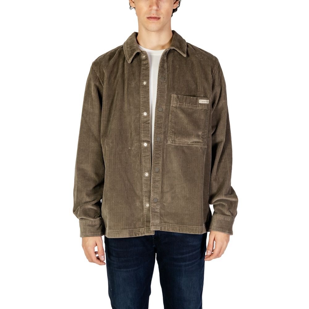 Beige Cotton ShirtThe Calvin Klein Jeans CORDUROY J30J326678 men’s shirt is a versatile and trendy piece, perfect for those seeking a casual yet refined look. Made from 100% cotton, this long-sleeved shirt features a corduroy structure that adds a distinc